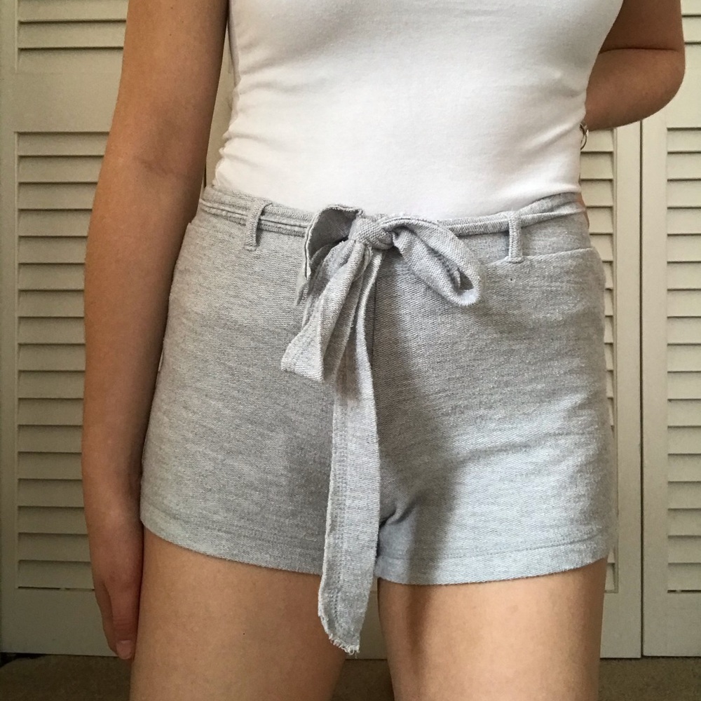 Comfy front-tie short